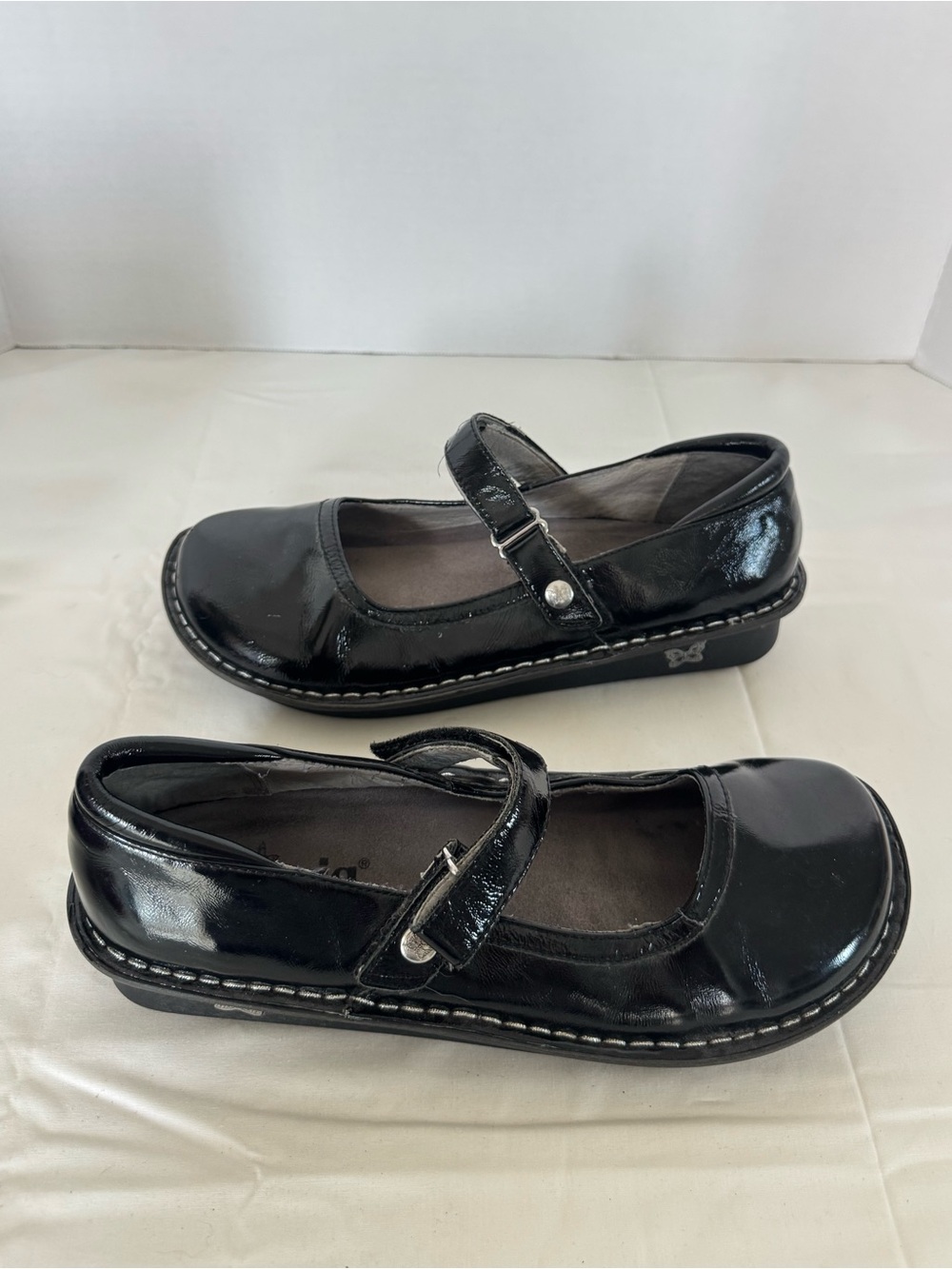 Alegria Black Patent Mary Jane Flats with Adjustable Strap Size 40/9.5